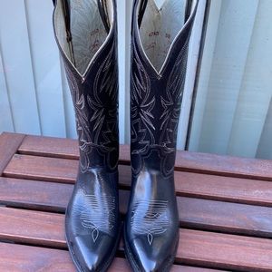 Acme Vintage Woman’s Boots. Size 9B, Black.